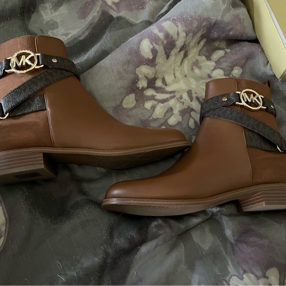 Michael Kors boots- Never worn, brand new - Picture 2 of 2